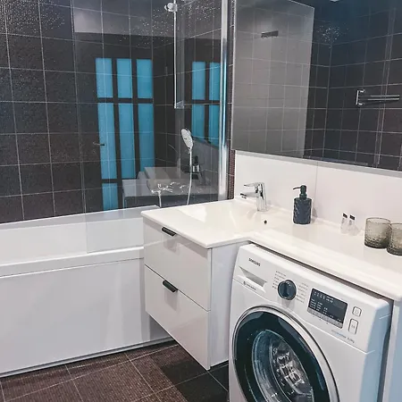 Up 34 Floor Apartment *